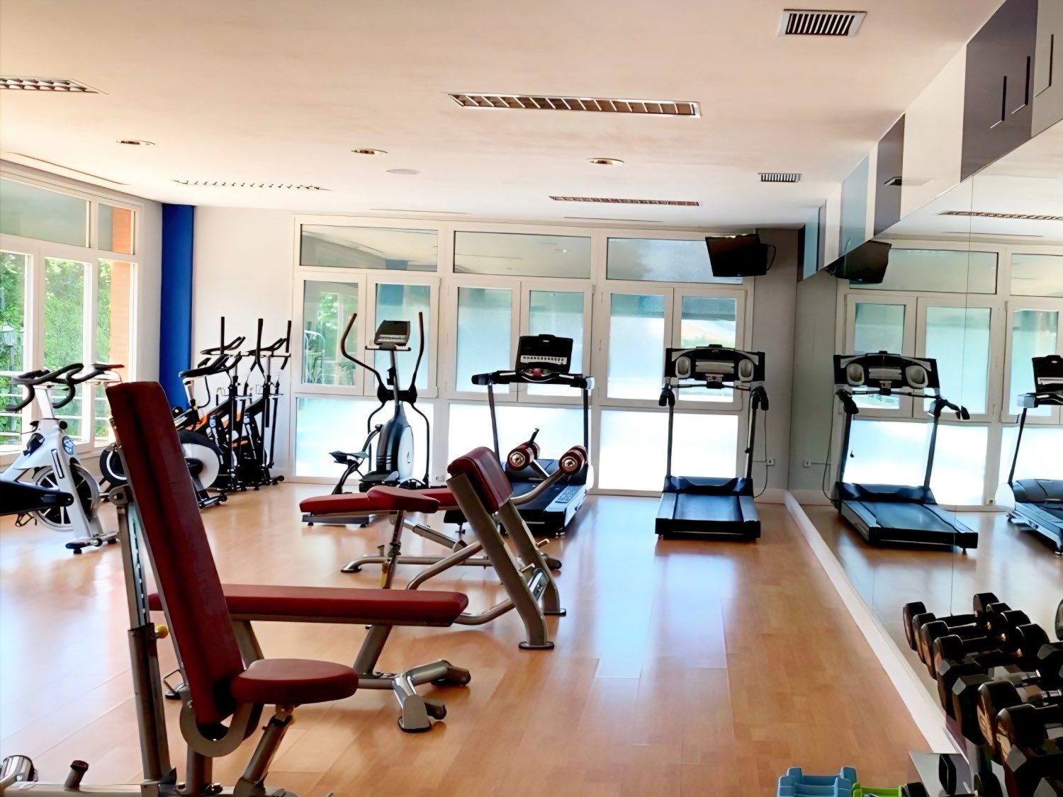 Gimnasio equipado